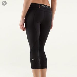 Lululemon run inspire crops- black